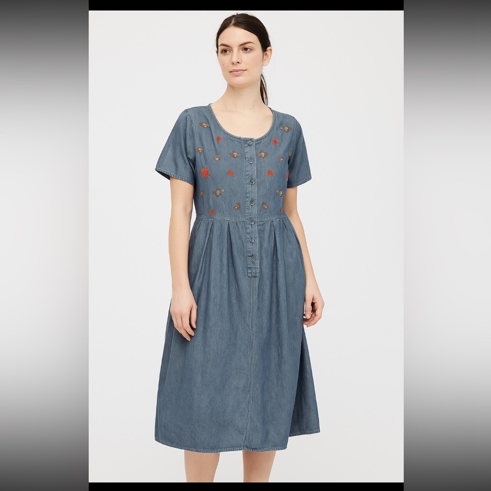 Vintage 80’s Karen Scott Blue Denim Dress with Embroidery Accents Size Large